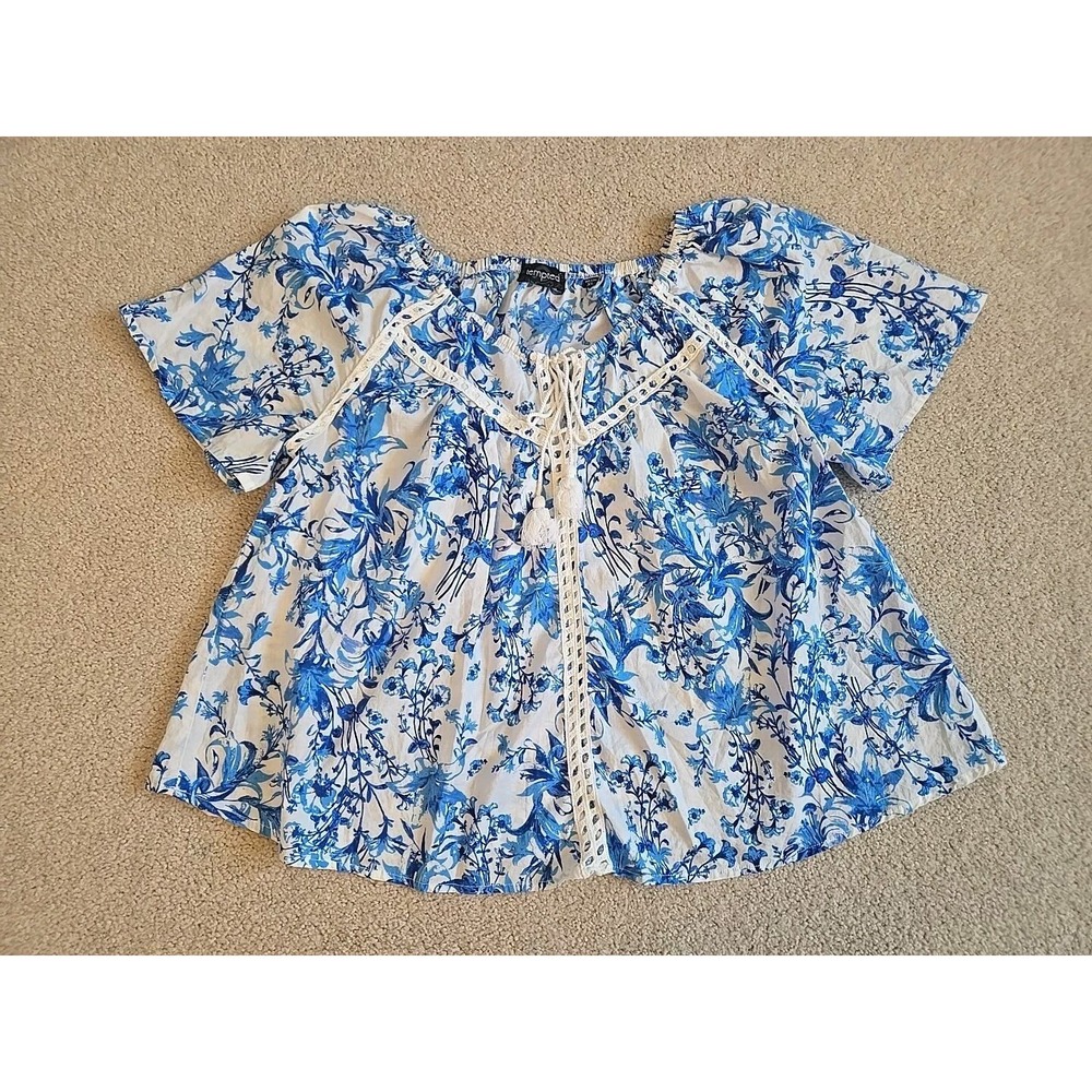 Tempted Super Light Flutter Short Sleeve Blue‎ Ehite Floral Top Size XL Crochet
